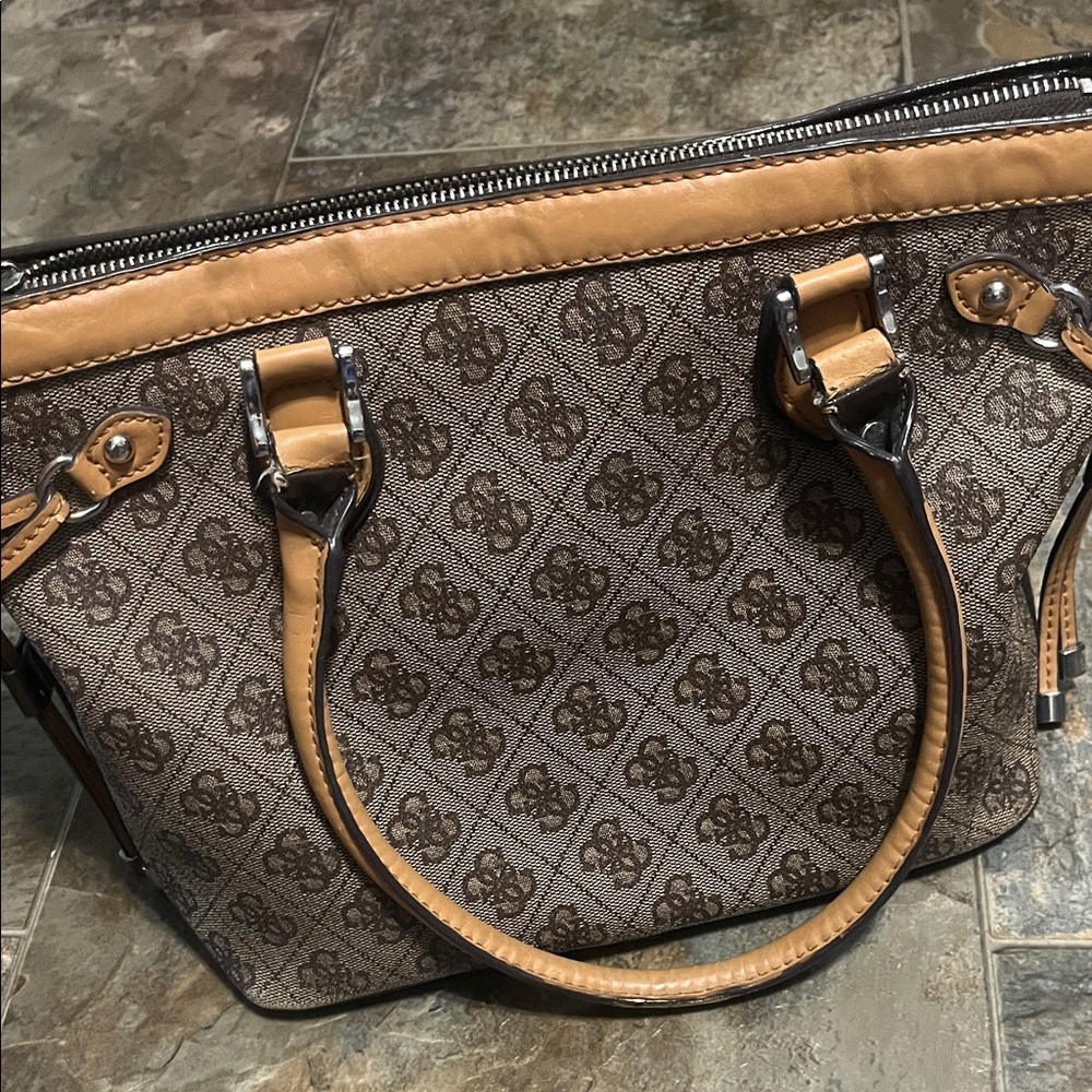 GUESS LOGO SATCHEL - Picture 4 of 6
